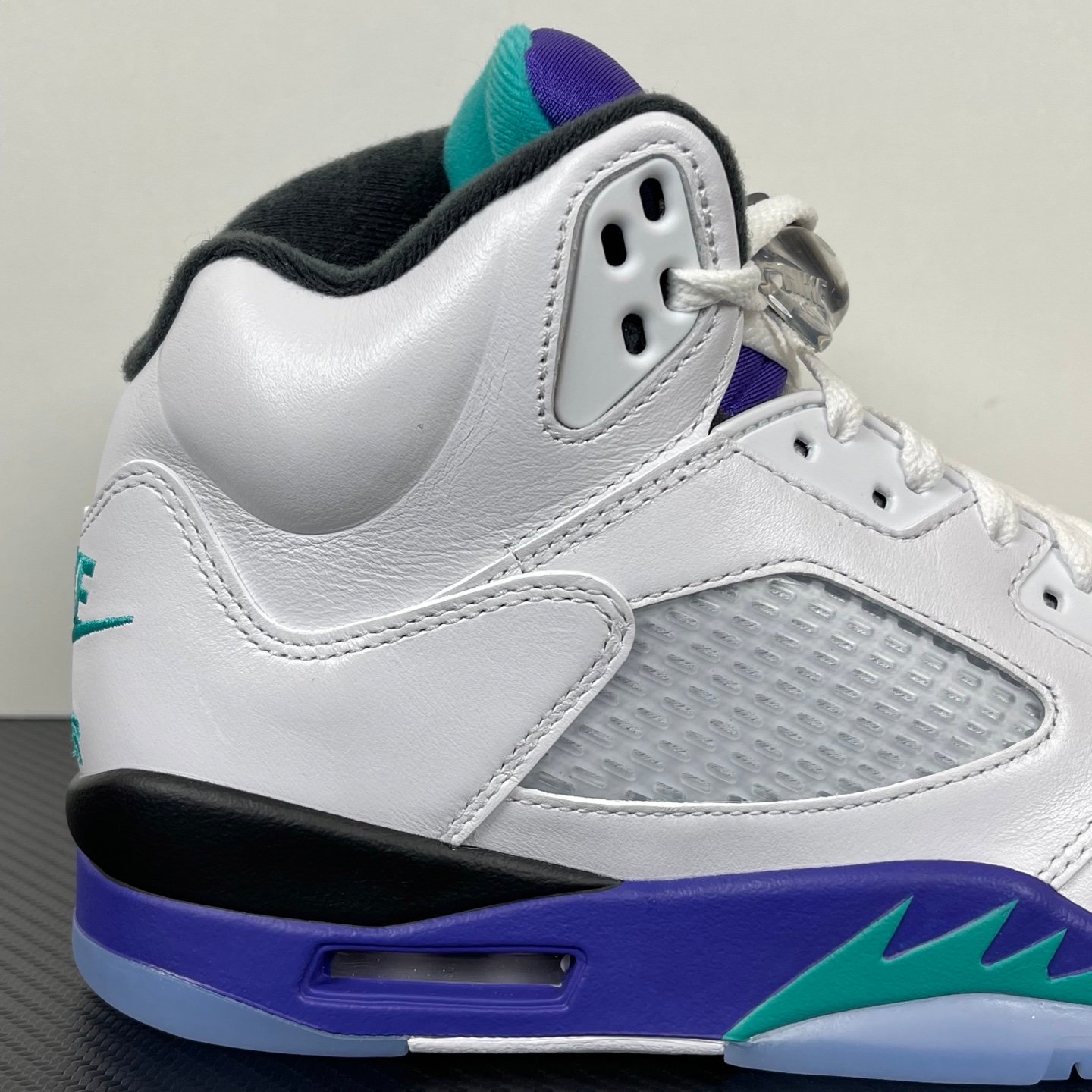 30F1E093-175F-4ED9-81E9-A451BE13EEBA Air Jordan 5 Retro - Image 5