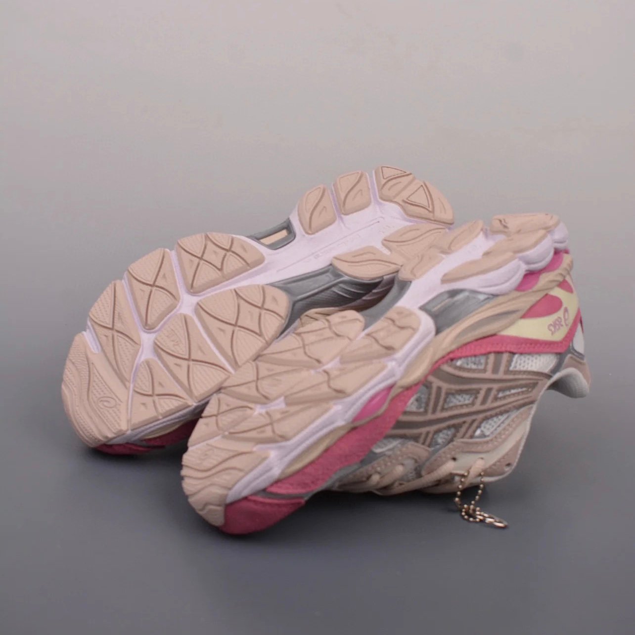 4C74B3A2-03F0-4BEF-9252-4D862225E312 ASICS - Image 3