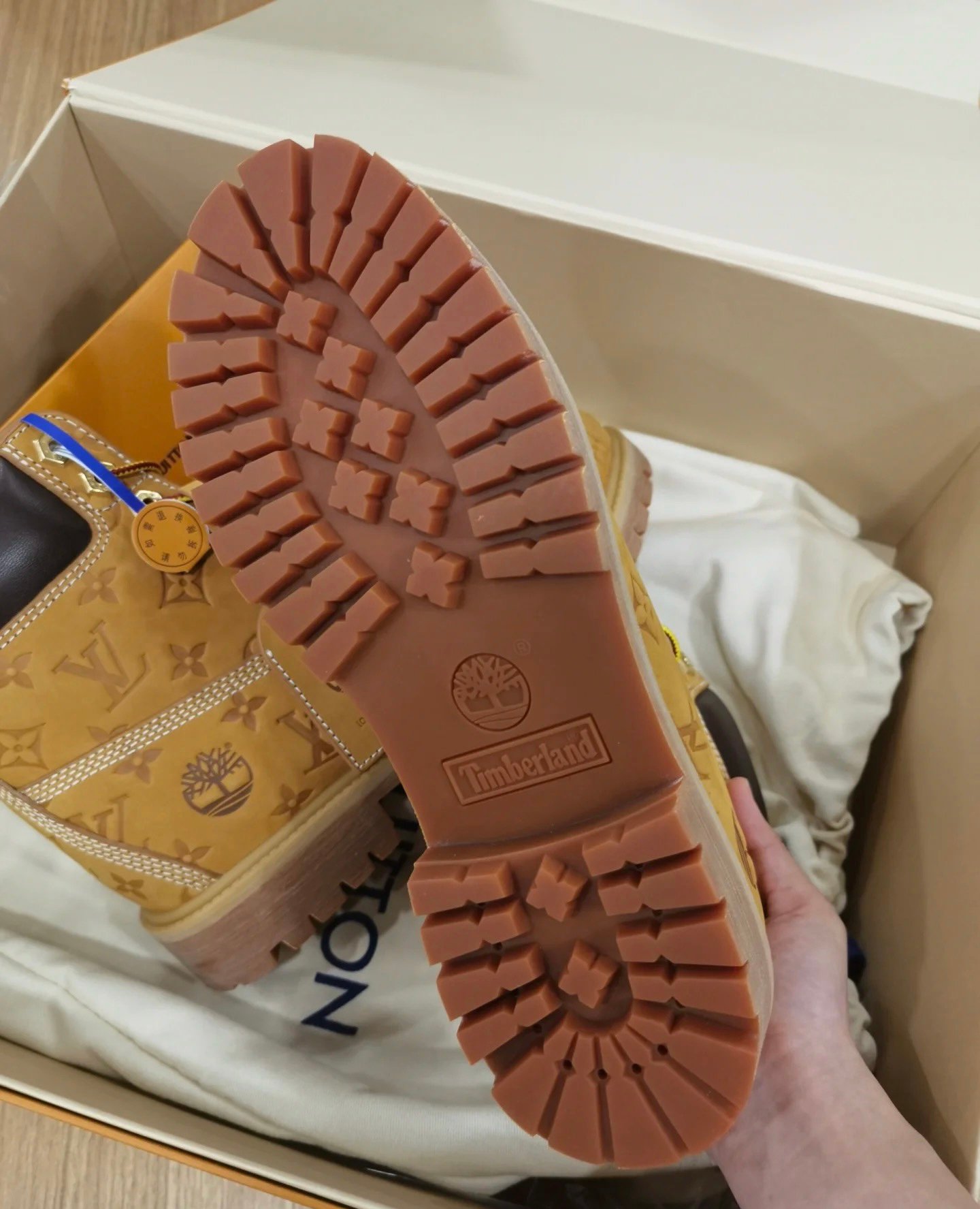 F00FF135-B5A4-4817-BA35-848E084DFFF0 LV Timberland - Image 8