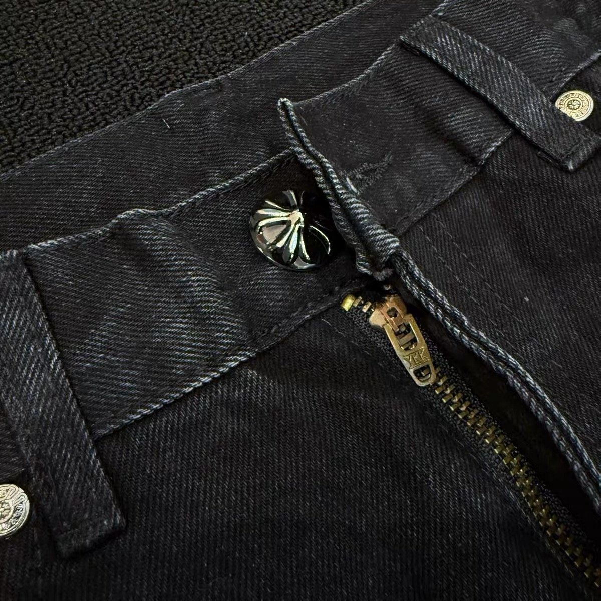 e5c08710efa0eed6b50d06a79330b4db Trousers - Image 5