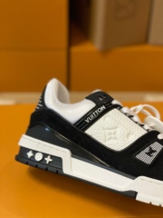Loui Vuitto TRAINER SNEAKER - Image 7