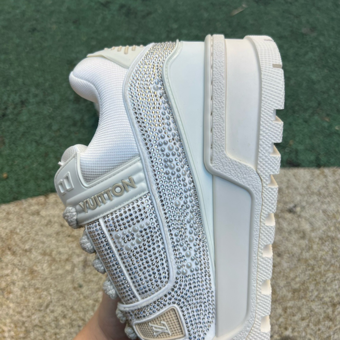 LV TRAINER MAXI Full of diamonds white - Image 8
