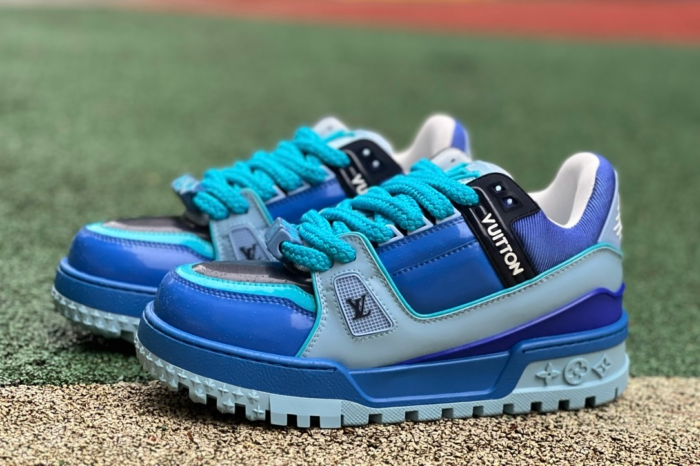 LV TRAINER MAXI Blue patent leather - Image 1