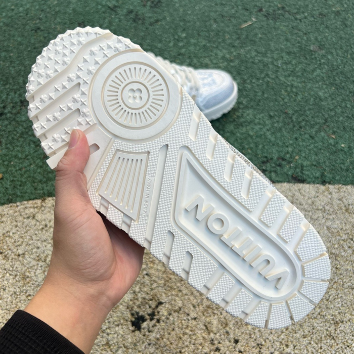 LV TRAINER MAXI Full of diamonds white - Image 4