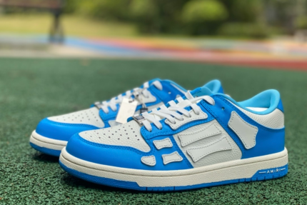 AR1M1 Low-Top Sneaker