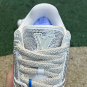 LV TRAINER MAXI Full of diamonds white - Image 3