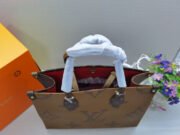 LV BAG OnTheGo MM - Image 3