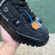 LV TRAINER MAXI Full of diamonds black - Image 7