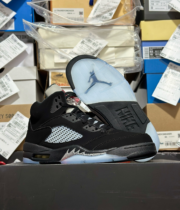 AIR JORDAN 5 BLACK METALLIC (2016) 845035-003 - Image 2