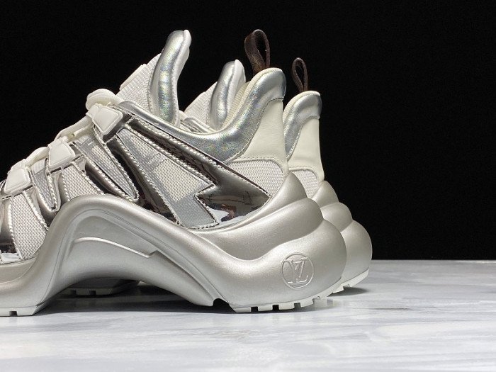 461722fcc18558f5726c4dbe0806ec30eea671d8 LV ARCHLIGHT SNRAKER SLIVER 390N 51BCOLORE 1A87RW - Image 4