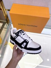 Loui Vuitto Low-Top SNEAKER - Image 9