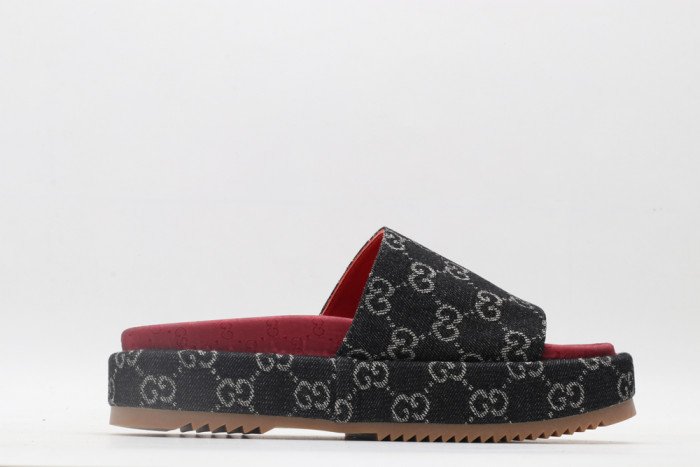 5635fe12e07521f20128eb29aa16ee844ea337c9 GUCC SLIPPERS - Image 5
