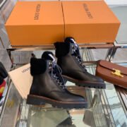 LOUS VUITON BOOTS - Image 5