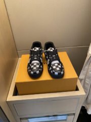 Loui Vuitto TRAINER SNEAKER - Image 2