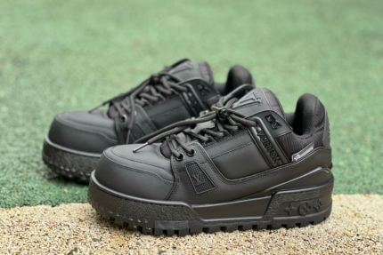 LV TRAINER MAXI all black