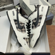 Nike SB Dunk Low& Supreme SP1078 061 HMKB8B3 - Image 2