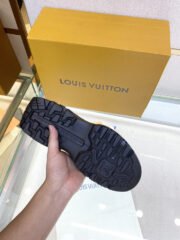 Loui Vuitto MILLENIUM SNEAKER - Image 7