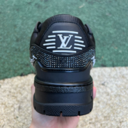 LV TRAINER MAXI Full of diamonds black - Image 4