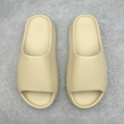 Adidas Yeezy Slide - Image 3
