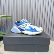 AR1M1 Low-Top Sneaker - Image 7
