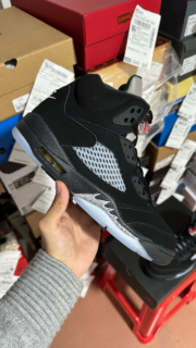 AIR JORDAN 5 BLACK METALLIC (2016) 845035-003 - Image 6