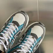 DR B30 Sneakers - Image 3