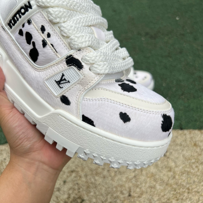 LV TRAINER MAXI White and black spots - Image 6