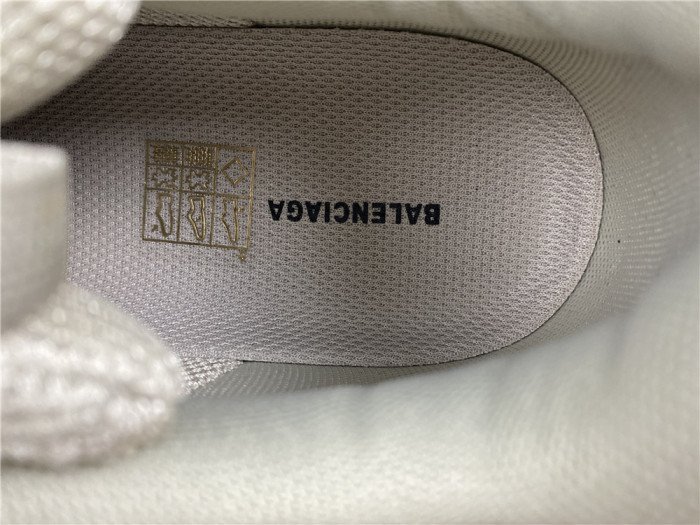 ac94e940d1abf1e51352067345910366112a3b73 BLCG SNEAKER TRIPLE.S.GOMMA 536737 W2FW1 9700 - Image 17