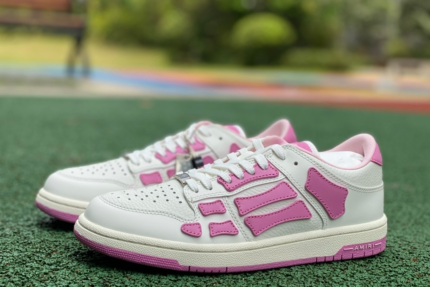 AR1M1 Low-Top Sneaker