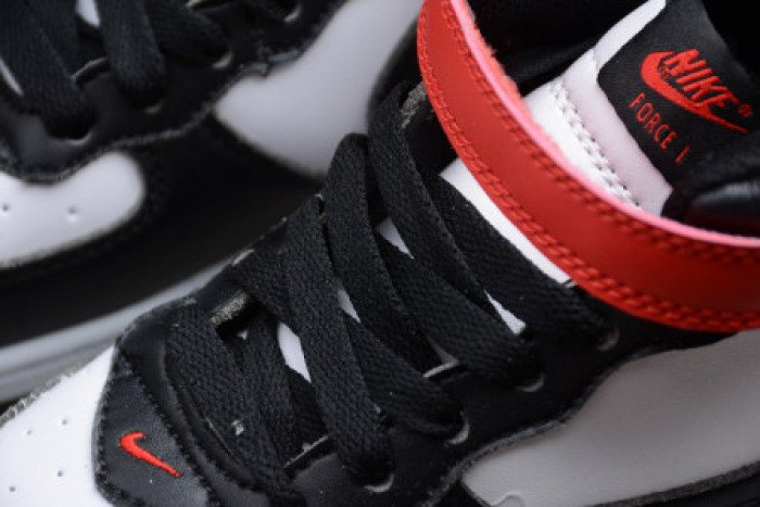 d0b5eb8c2e958f3791b5d6dd2112219a263c586e KIDS NIKE AIR FORCE 1 MID 07 X TRAVIS SCOTT WHITE BLACK RED 314197-016 - Image 16