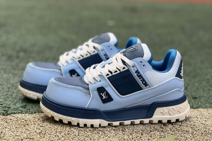 LV TRAINER MAXI Porcelain blue - Image 1