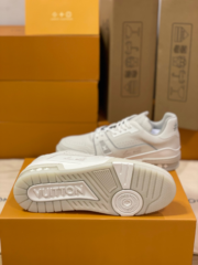 Loui Vuitto TRAINER SNEAKER - Image 4