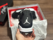 Air Jordan 4 Retro White Thunder FQ8213-001 - Image 7