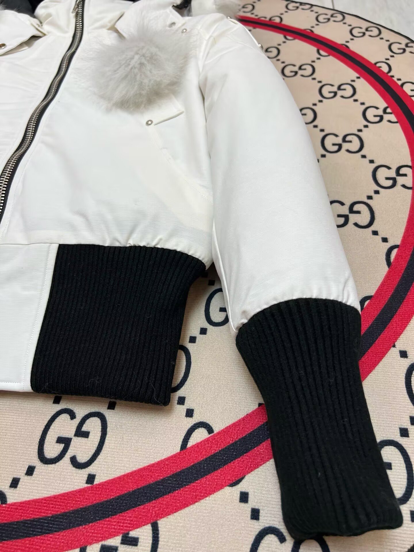 d91e46dc7e17f920aa0e3342b700e29e5beb780a Moncler jacket - Image 7