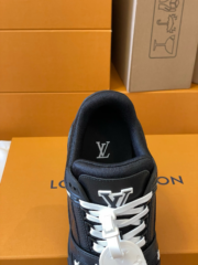 Loui Vuitto TRAINER SNEAKER - Image 8