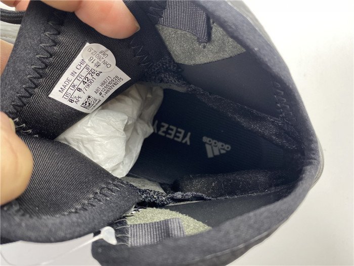 e3c4bb3912c17f1dd8a860a2021eccd060f24faf Adidas Yeezy Quantum “Barium” H68771 - Image 3