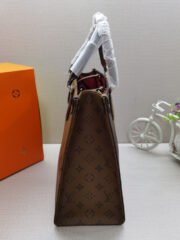 LV BAG OnTheGo MM - Image 2