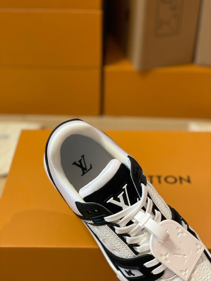Loui Vuitto TRAINER SNEAKER - Image 9