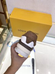 Loui Vuitto TRAINER SNEAKER - Image 3